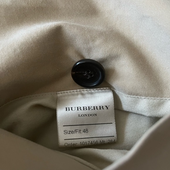 BURBERRY THE KENSINGTON SHORT TRENCH COAT MSRP $2,590 - Picture 10 of 14